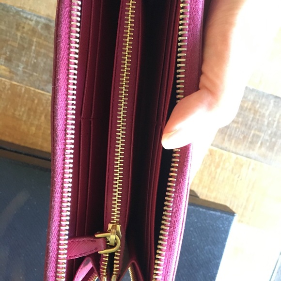 Authentic Prada Saffiano wallet - Picture 6 of 8